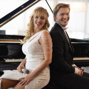 Perfekt aufeinander abgestimmt - Dena Davies mit Begleitung am Flügel