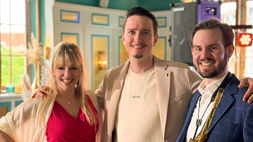 Erleben Sie Demiro Saxophon DJ und Sängerin für Ihr Fest